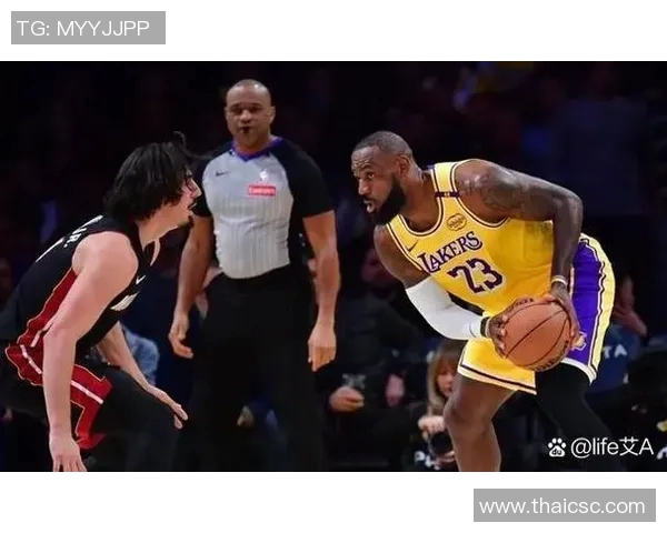 10月10日湖人与热火激战直播全程回顾与精彩瞬间分析 10月10日湖人与热火激战直播全程回顾与精彩瞬间分析