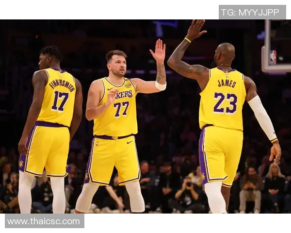 2021年湖人对阵鹈鹕的精彩比赛回顾与精彩瞬间分析